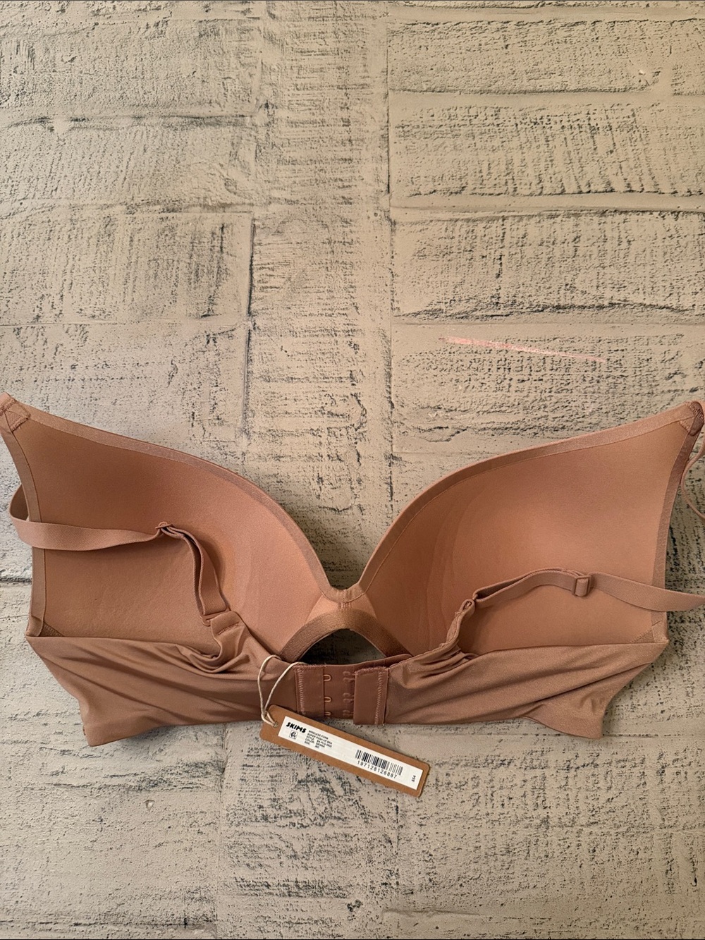 SKIMS Wireless Bra - Picture 2 of 4
